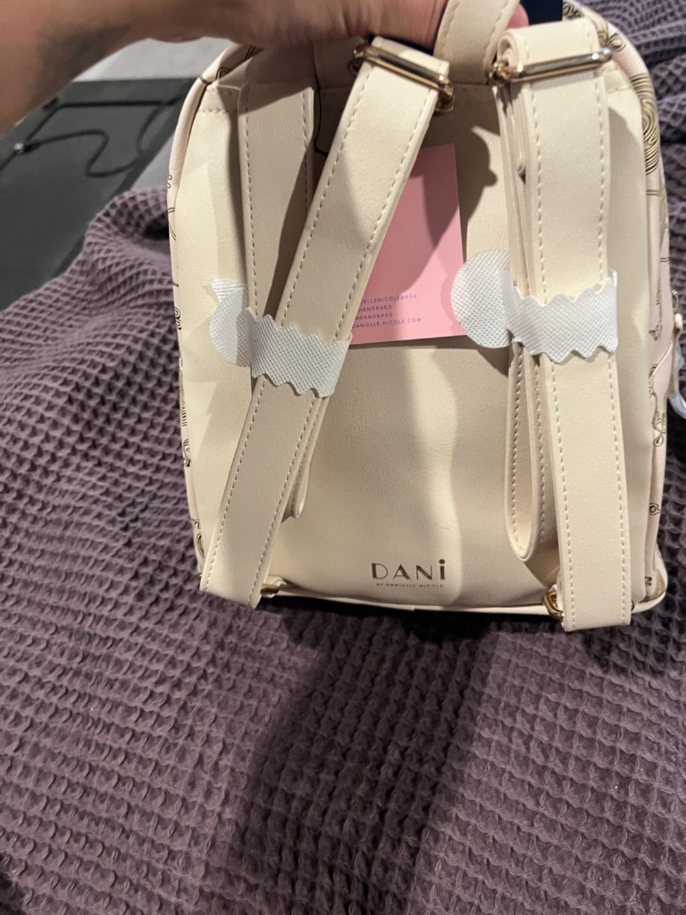 Dani by Danielle Nicole Cream 'Amore' Lady & Tramp Mini Backpack Disney - Picture 4 of 5
